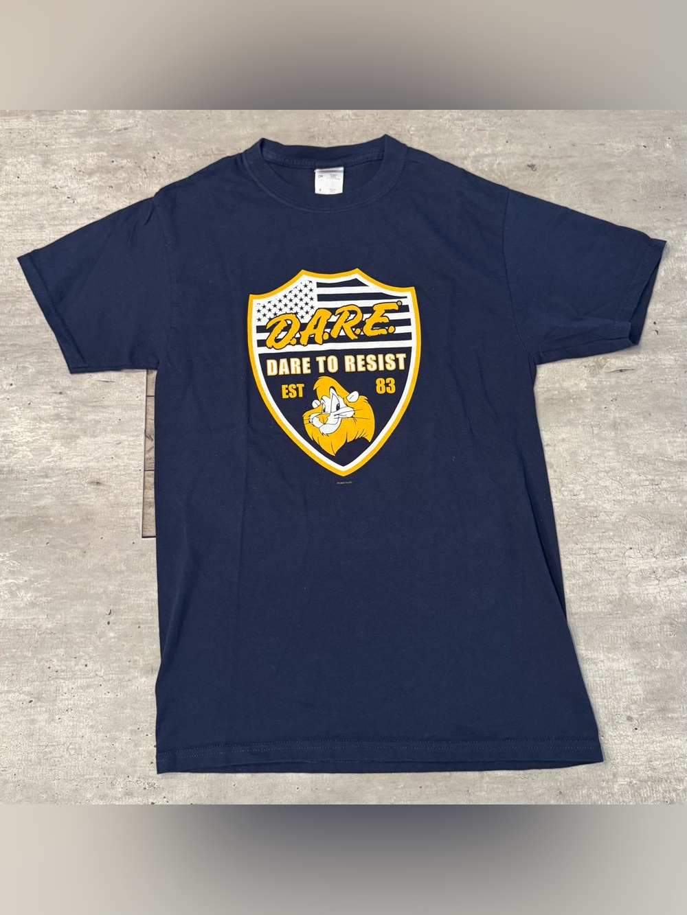 D.A.R.E. Dare to Resist Daren Lion Shield T-Shirt Navy NWOT Retro Size Small